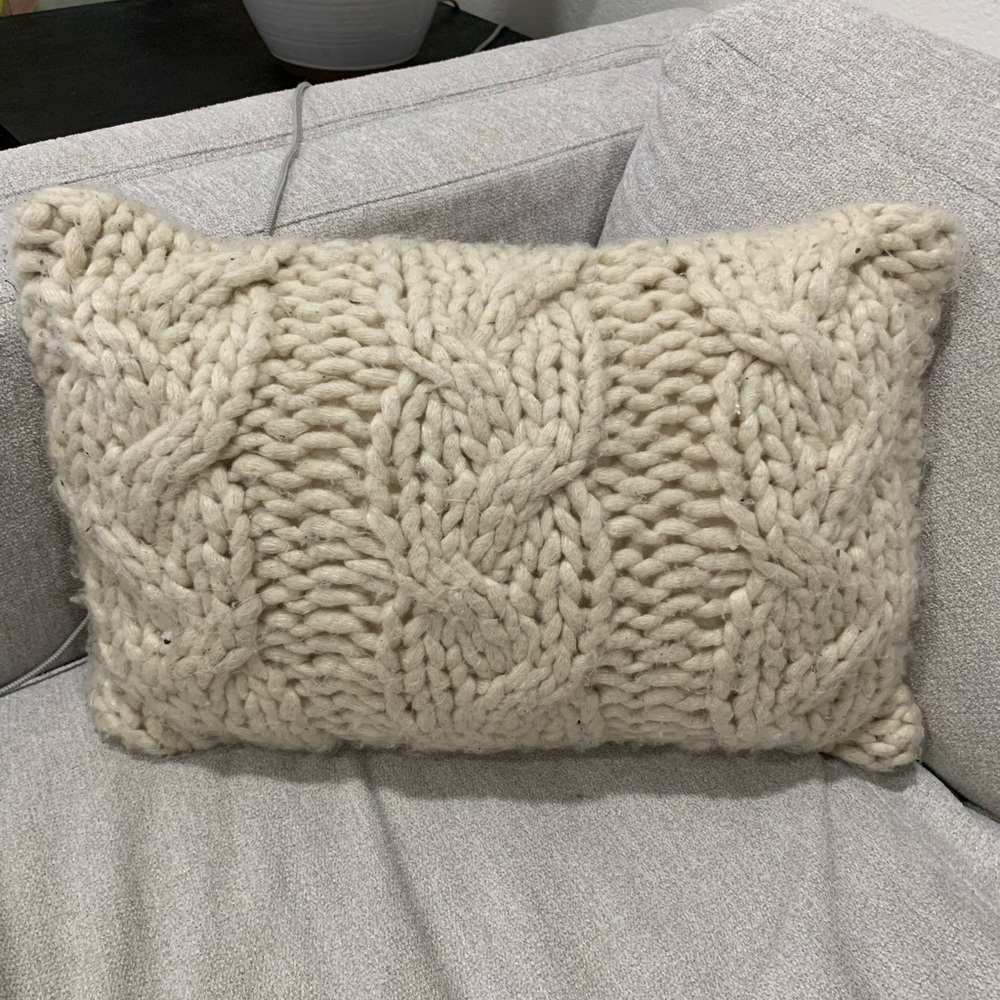 Threshold pillow